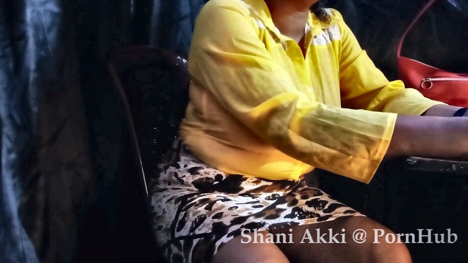 Sri Lankan Mature MILF Audition for a Porn Video Contract to Become a Porn Star