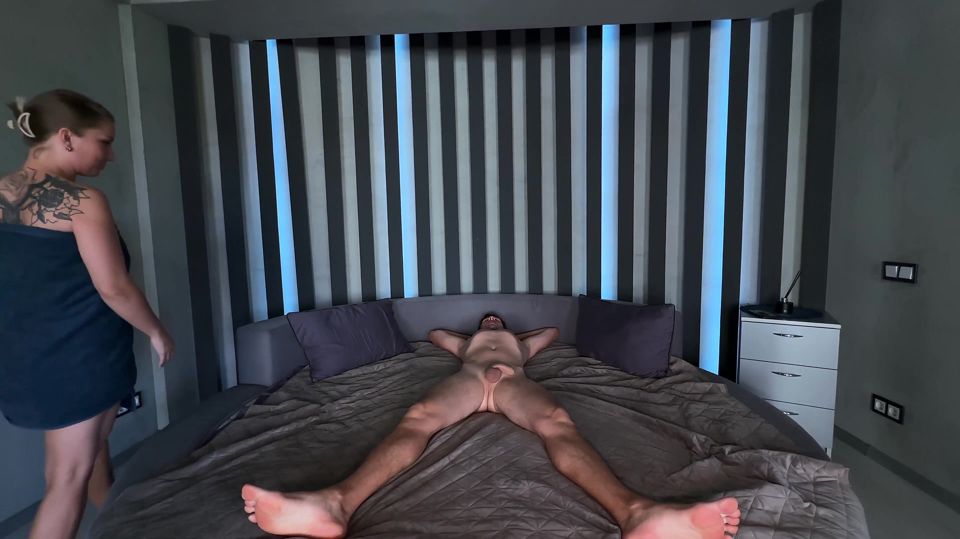 A Fan Licked My Wet Pussy While I Sat on His Face and Came.