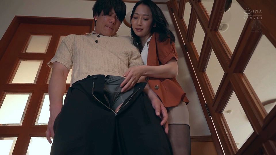 My Girlfriend's Stepmom Has an Insatiable Sex Drive and She S Exac.secretly Giving Her My Hard Cock Again and Again. Chatper 2