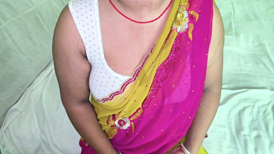 Deshi Aunty came to my room midnight and she is crazy for hard fucking