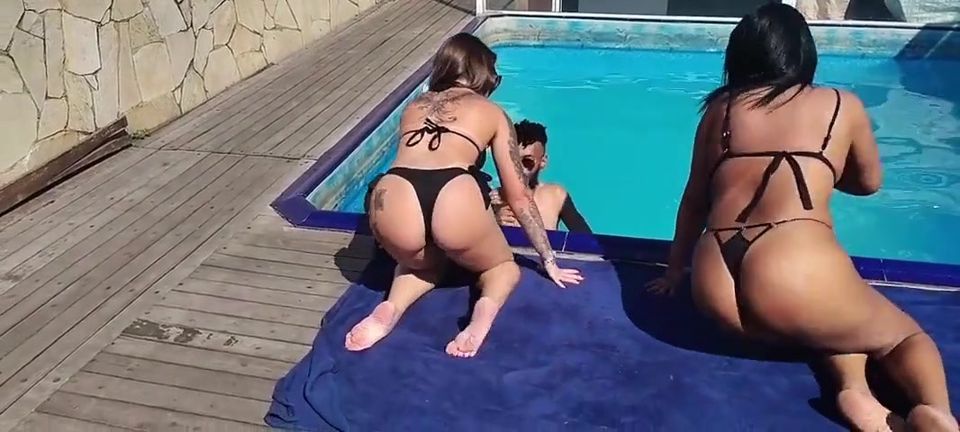 Auntie Lets Her Friend Have a Threesome with Her Husband