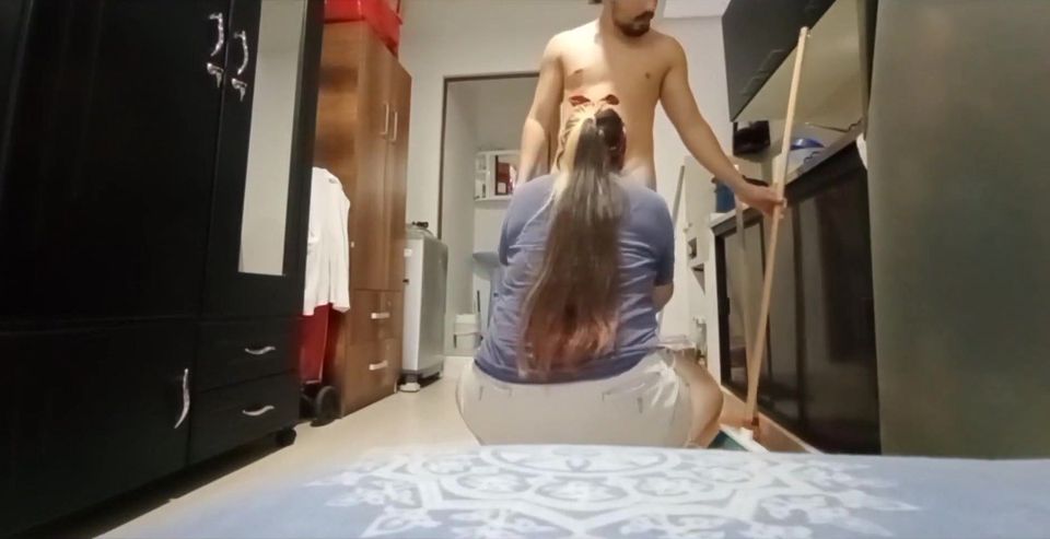 Incredible! My Step Aunt Came Into the House When She Was Doing Toilet Naked and Fell Into the Trap