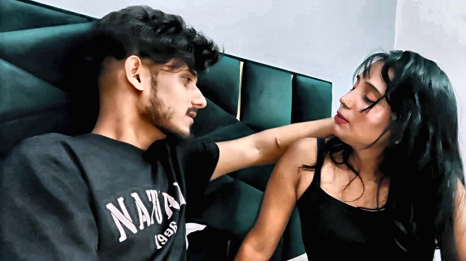 Desi Asian Video Brother-in-law had sex with sister-in-law in a hotel. Fuck har Pussy