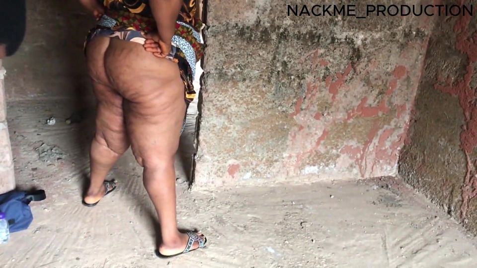Sneaked Into Uncompleted Building to Fuck This Granny