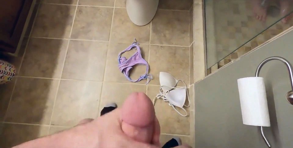Stepdaughter Caught Watching Stepfather and Sucks His Dick with a Lovely Finish