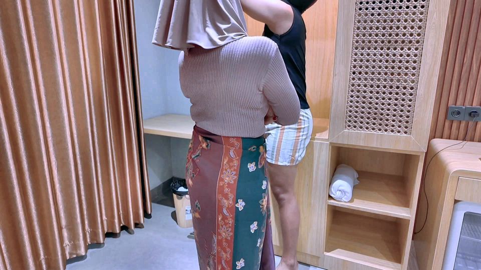 A Hijab Sister-in-Law Is Being Seduced By Her Husband