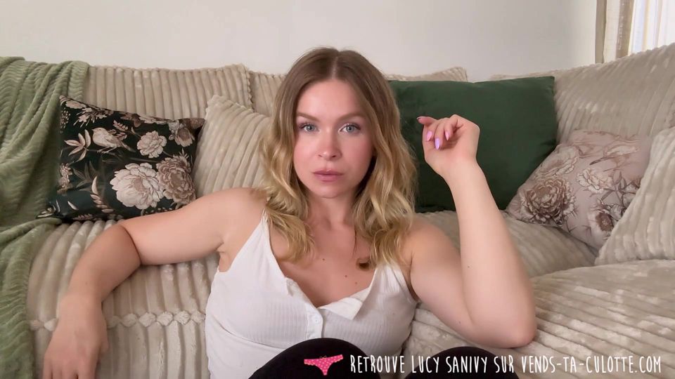 Vends-ta-culotte - This stunning French dominatrix only allows you to worship her feet