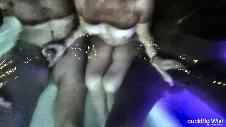 Paola and Fuckfriends in Jacuzzi. 304