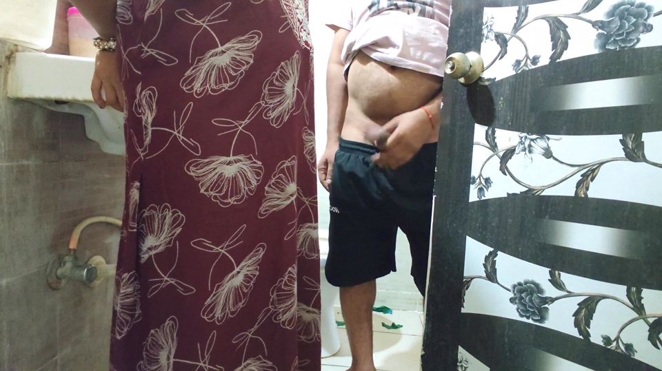 Sister-in-law Made Brother-in-law in Toilet