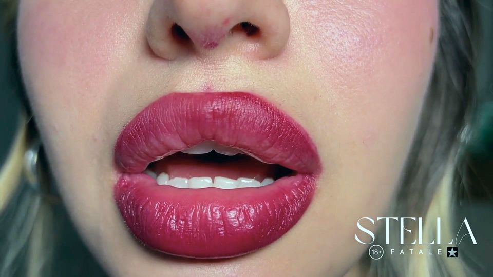 Raspberry - Lip Trembling Red Lipstick - Slow Motion