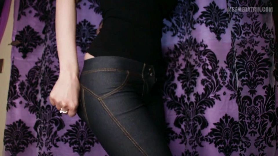 Submissive to my divine ass