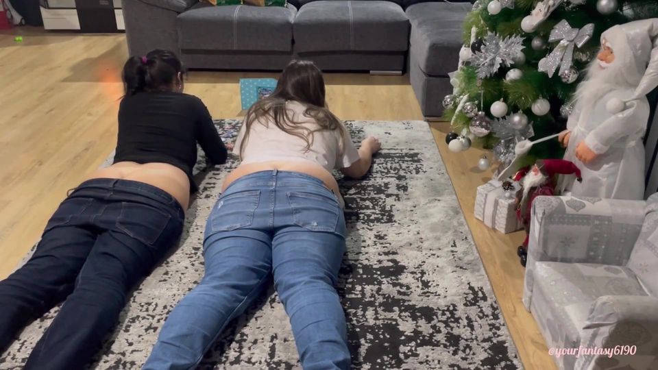2 friends, a puzzle and 2 butt cracks