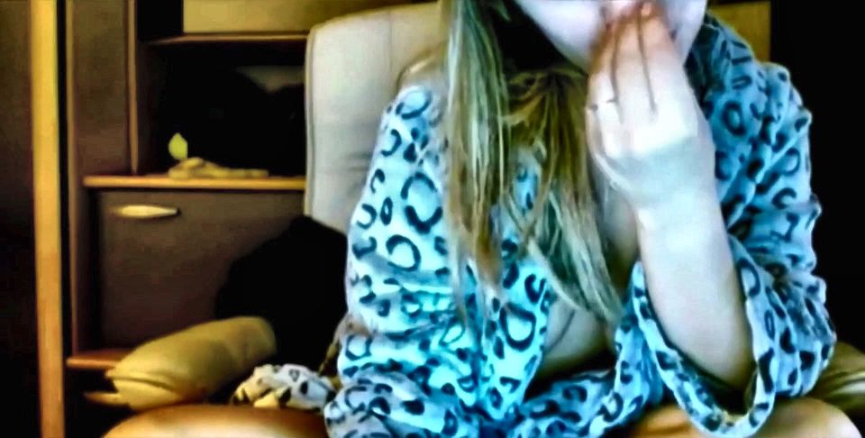Hot Sexydea Fingering Herself on Live Webcam