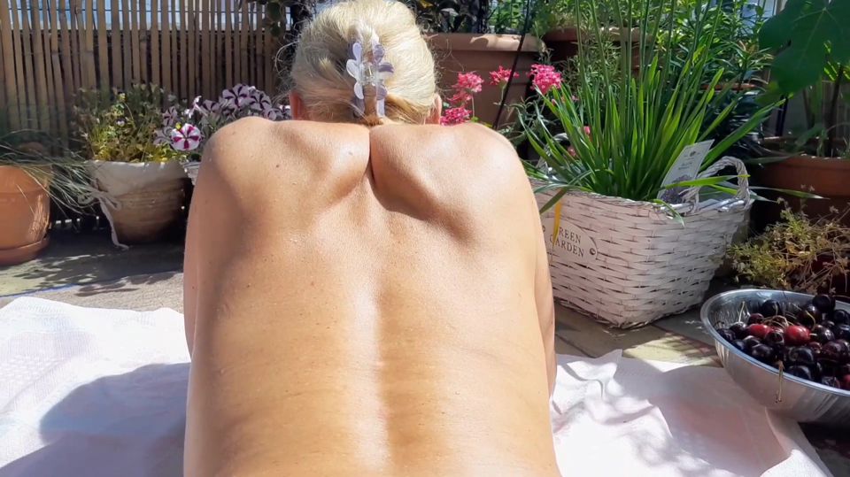 Selena's Natural Naked Posing Outdoors