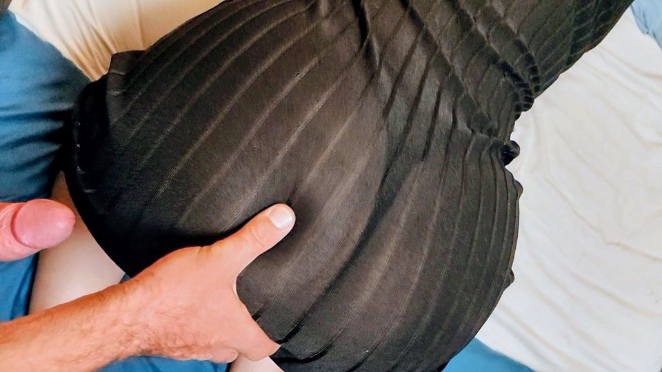Good milf in a transparent dress excites the young guest in her room to offer her big buttocks under her pretty black thong