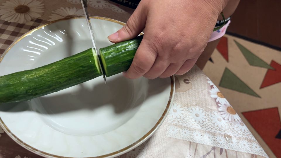 Zara Charm Kitchen Fun Chopping Veggies & Showing Off