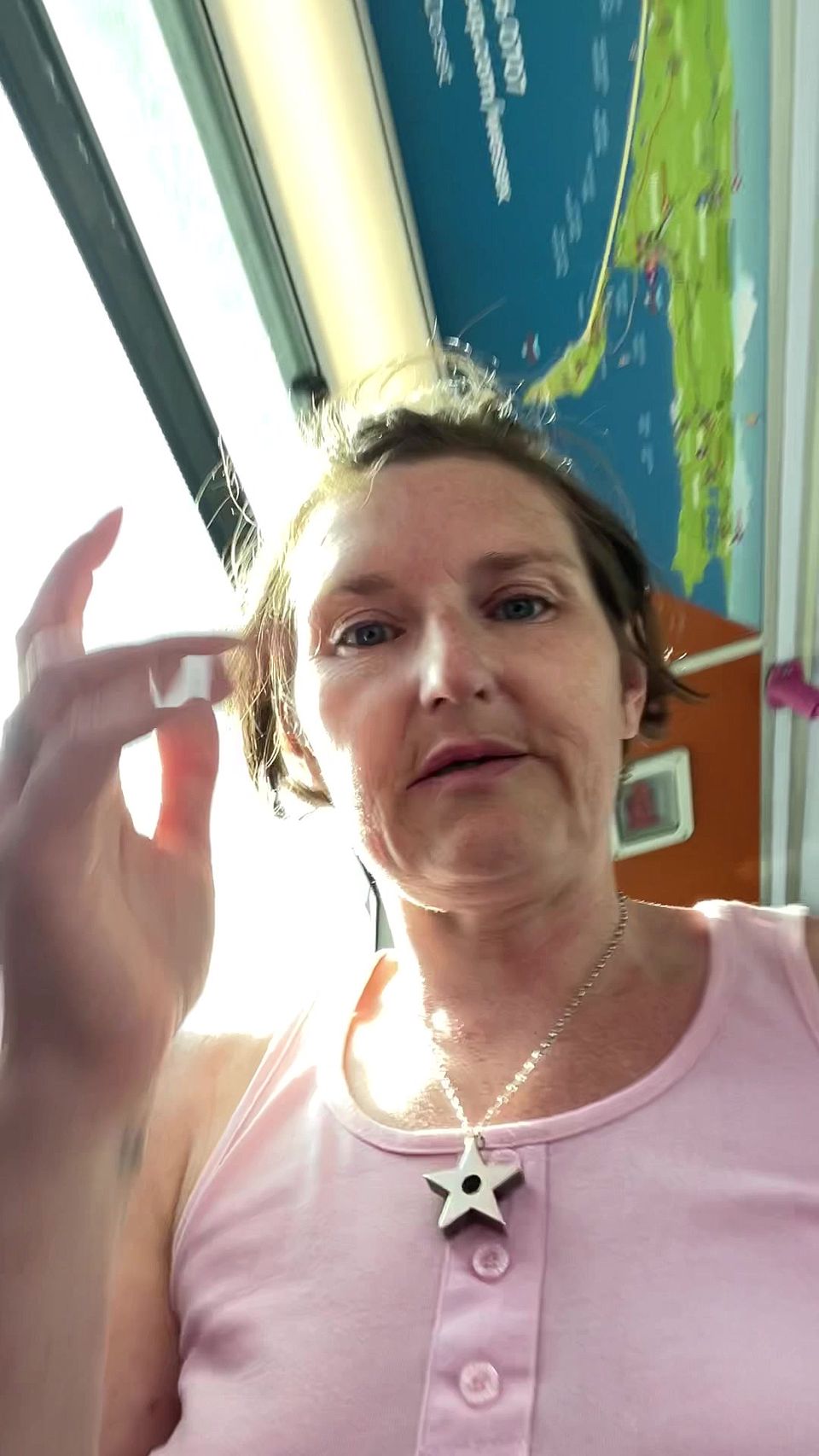 Commando in a miniskirt gives easy pussy access on the bus, and makes my fingers smell amazing!