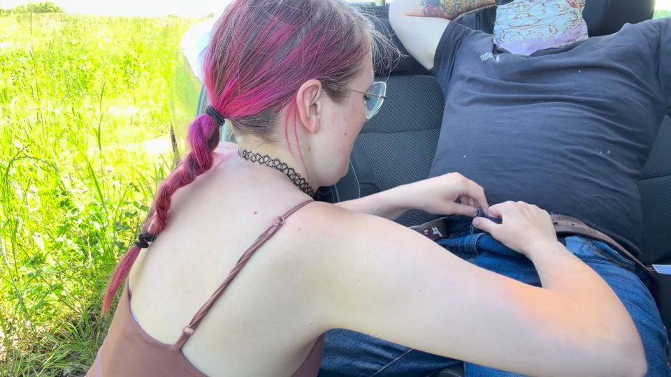 Risky Outdoor Fuck at the Forest Edge - Deepthroat in Car & Hard Public Sex