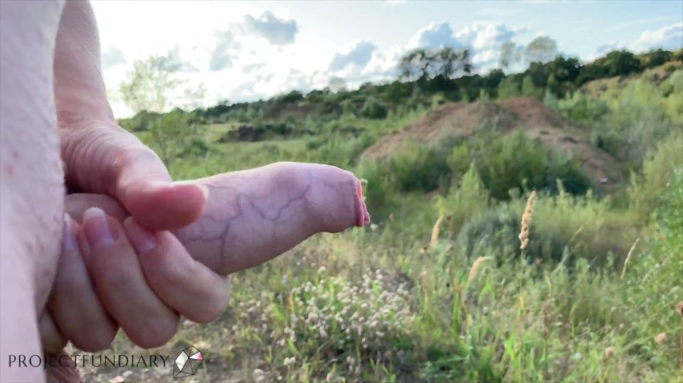 Risky outdoor nature fuck