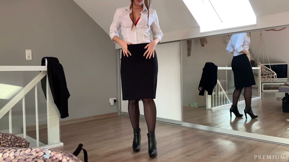 Secretary striptease end with cockriding