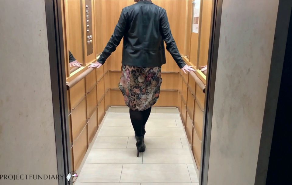 Slut girl fuck after dinner in hotel
