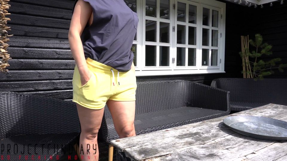Risky sex with curvy girl