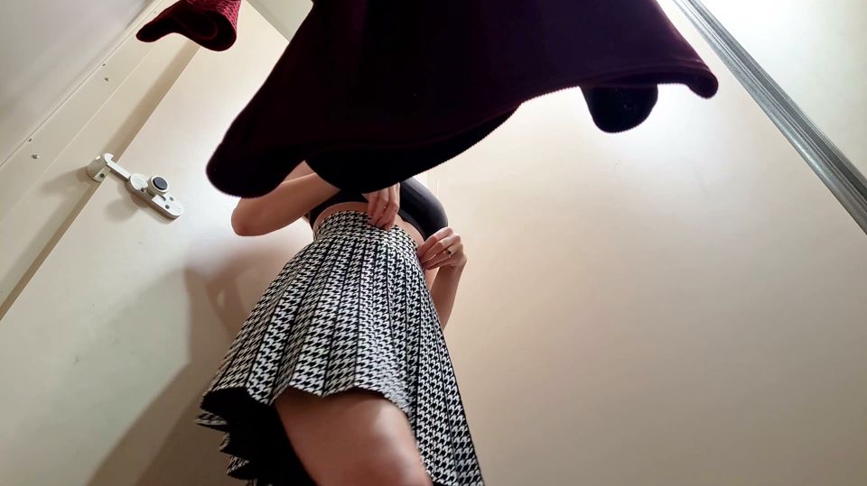 Try On - dresses outdoor locker room