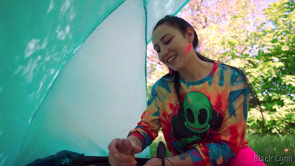 Brunette Hippie Makes Outdoor Handjob for Free