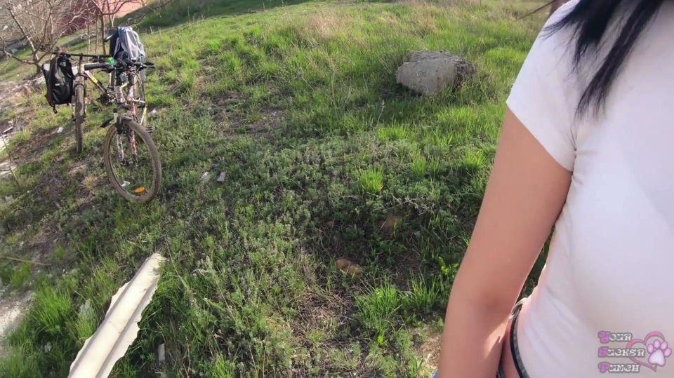 Quick Blowjob and Cum Swallow Behind the Garages 4K