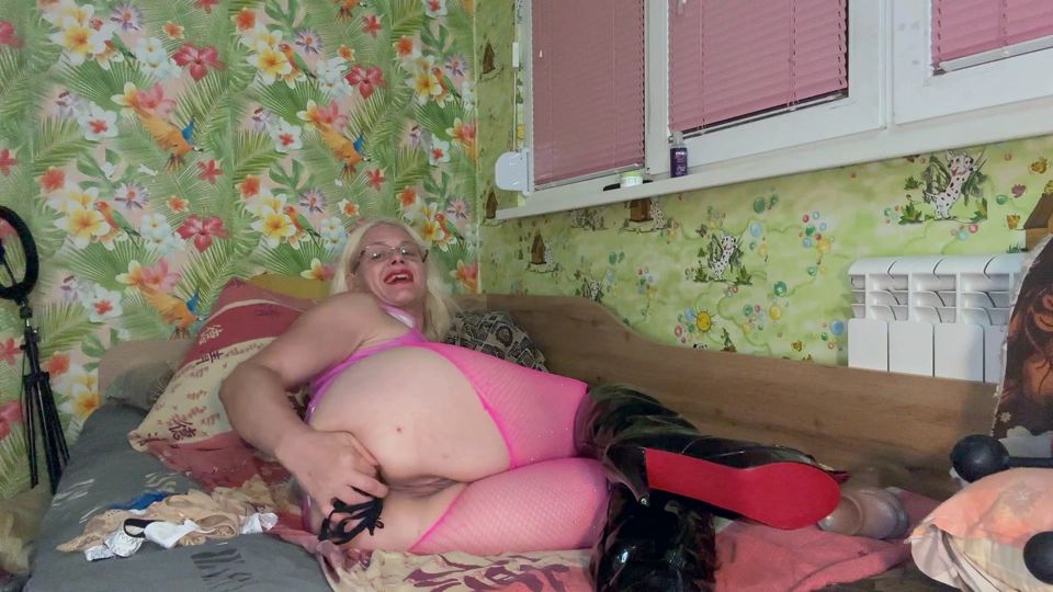 5 pairs panty in my ass and anal toys, pee