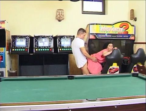 Horny gilf sucks a younger guy's cock and gets fucked