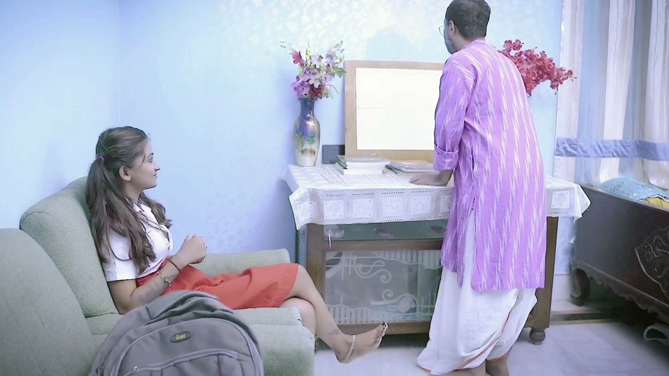 College ki larki ko paise dekar ghar me band kr ke jabbar dasti pela
