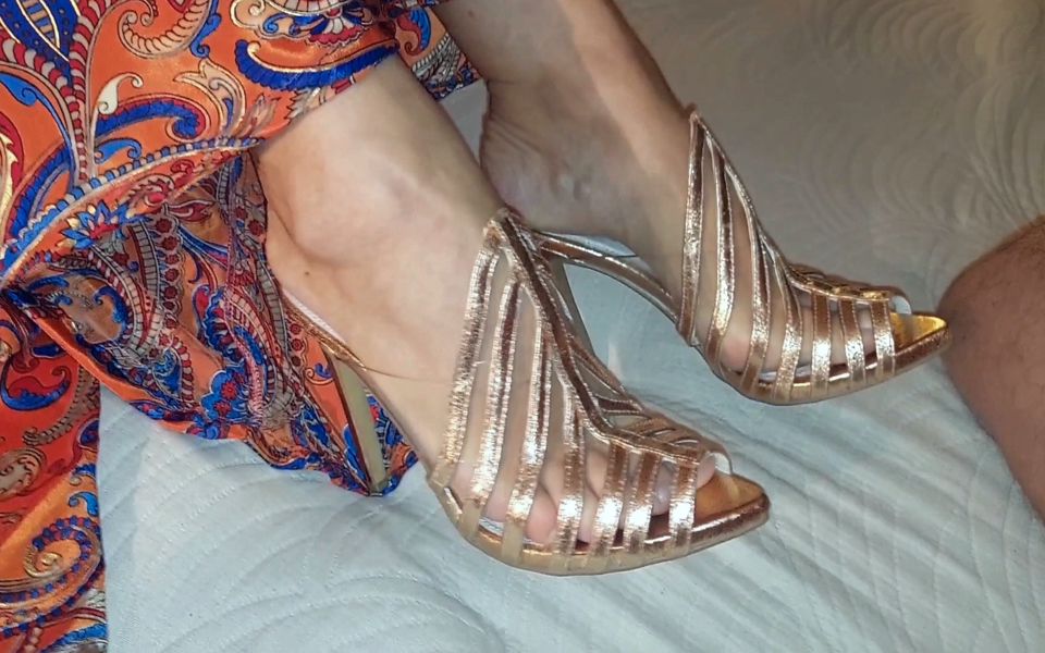 Selena's Feet Worship and Posing in Heels