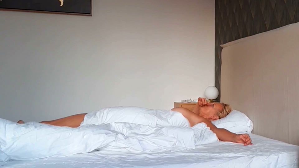 Amateur Blonde Mature Wife Enjoys Naked Sex for Wake up