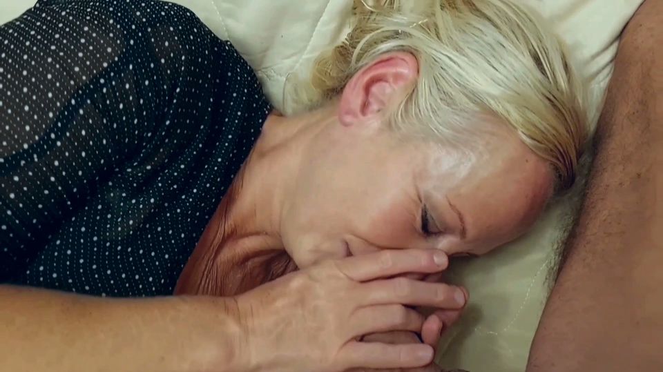Amateur Blonde Mature Wife Enjoys Sex Clothed